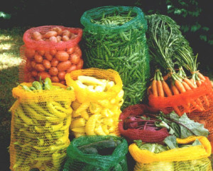 Использование мешков для овощей, а также прочей тары для сбора урожая