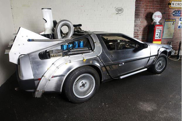 На фотографії: автомобіль Delorean з фільму "Назад у майбутнє»
