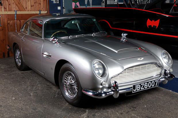 На фотографії: Aston Martin DB5 Джеймса Бонда